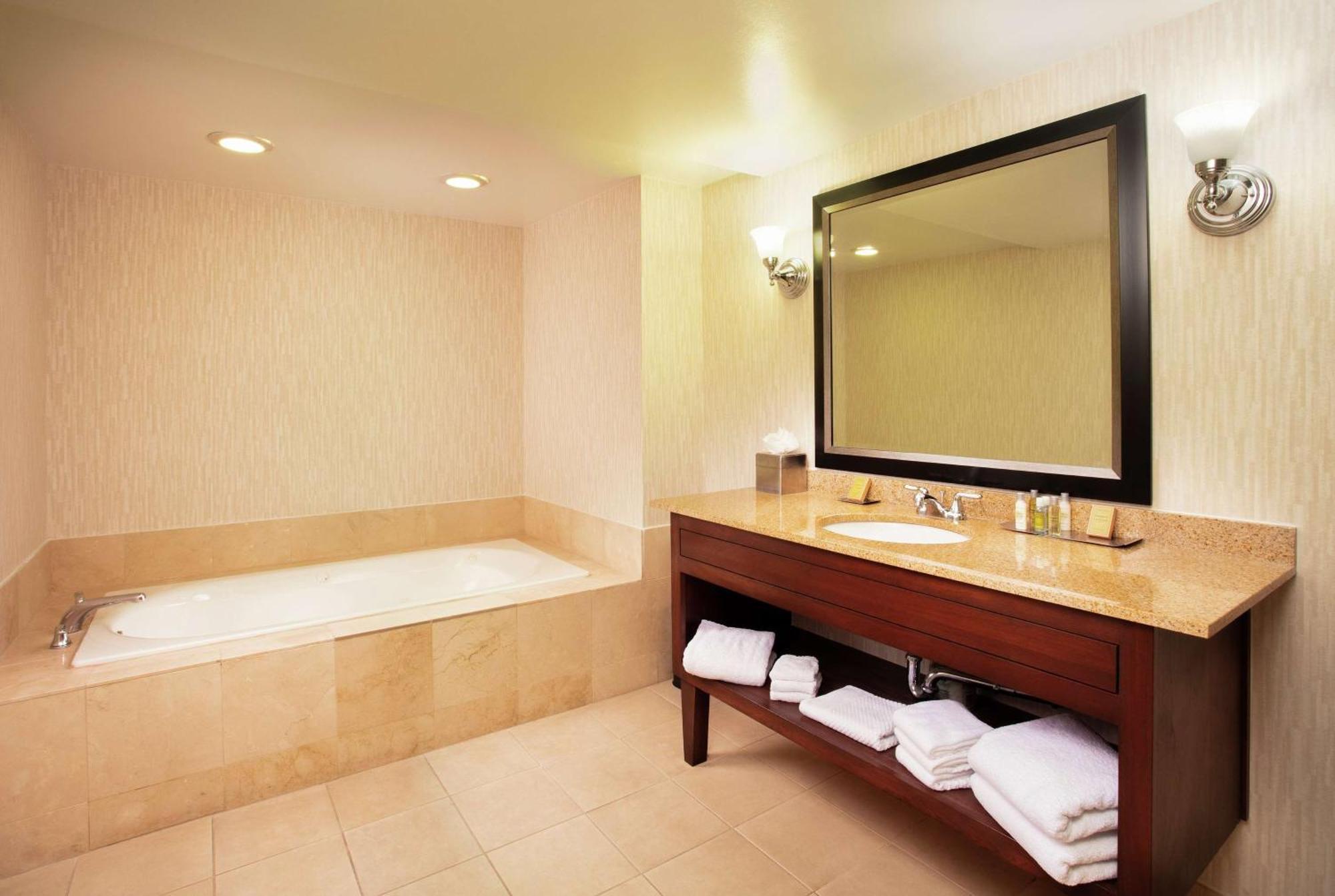 Doubletree By Hilton Hotel Columbia Exterior foto